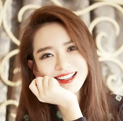 美妆博主戚薇真是技术流,小鹿般的眼睛太减龄,少女感满满