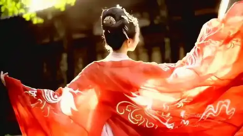 美女一袭红衣舞动着古风舞三生缘,画面美轮美奂