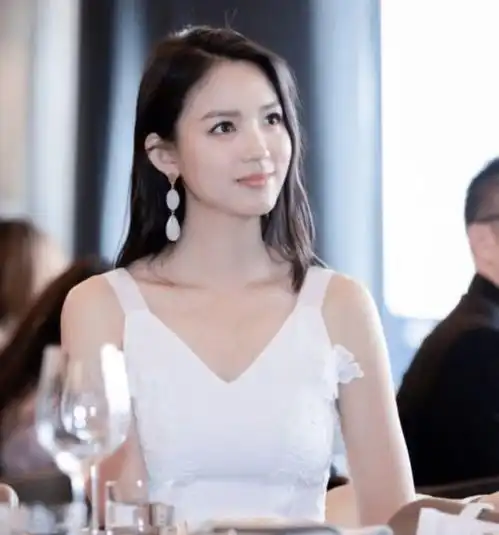 曾被称为世界第一美,拒绝了30亿豪门后,又嫁给总裁