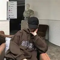 男生头像戴帽子帅气真人戴帽子帅气的男生头像