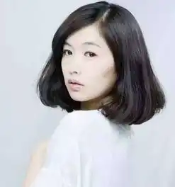 姑娘们,这些发型配衣服真心好看