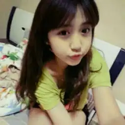 她是谁