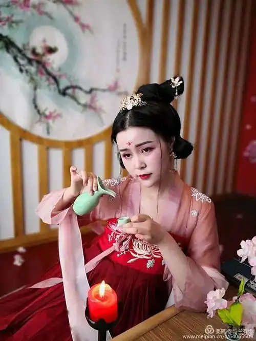 把盏问星有新月,仙女醉梦落吴越