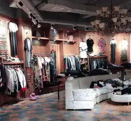 为了照顾孩子,周口一女子欲将苦心经营多年的服装店低价装让