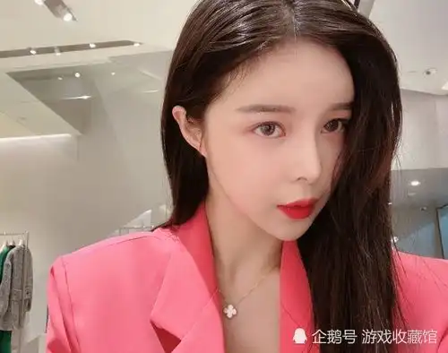 斗鱼女主播撞脸一线女星看到短发对比照,网友直呼复制粘贴
