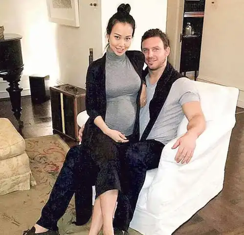 徐子淇与众名媛齐聚林青霞继女罕见露面,育有两子至今未婚