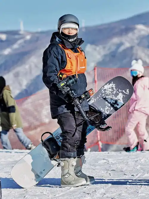 少年闯入无人之境雪地上的谷爱凌与苏翊鸣