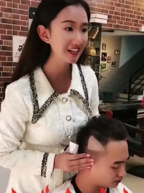 美女搞笑日常,一直搞笑一直快乐