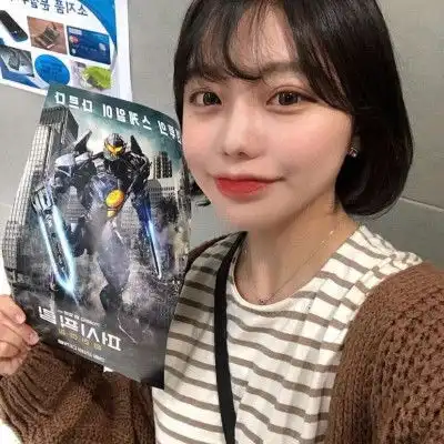 2019最潮最火女生头像长发搞怪可爱点的美女