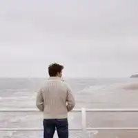 男生失落前行背影图片微信头像图片大全