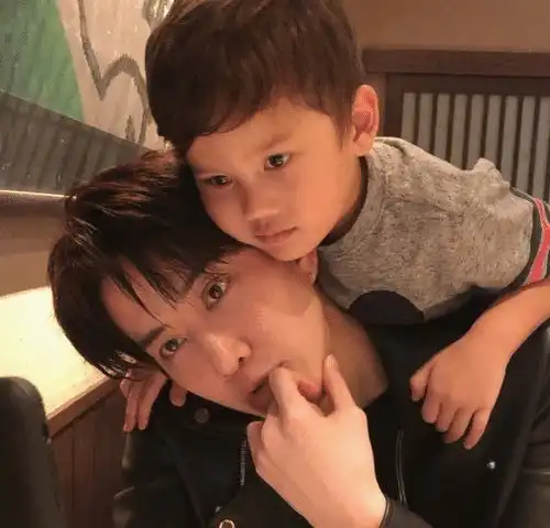 知名男星与前女友分手发现怀孕,化身超级奶爸,孩子如今已6岁