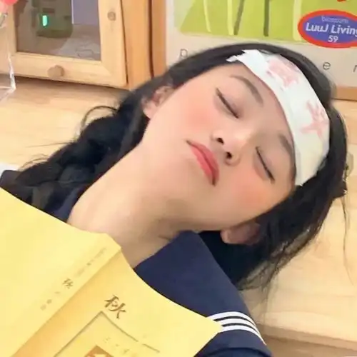 2023甜蜜开朗的笑容女生个性头像