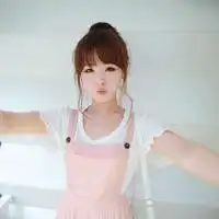求几张高清的美女正脸照片,是正脸就行