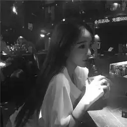 女生侧面黑白伤感长发头像2018最新我只是想要一颗不背叛的心