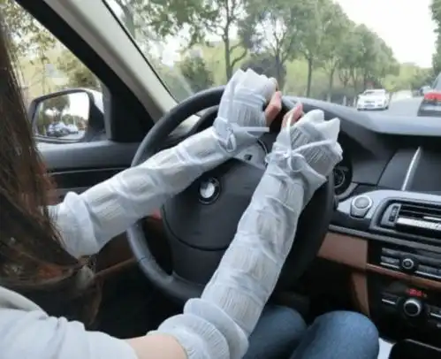 女司机开车,半路把自己开吐,老司机也是头一次见