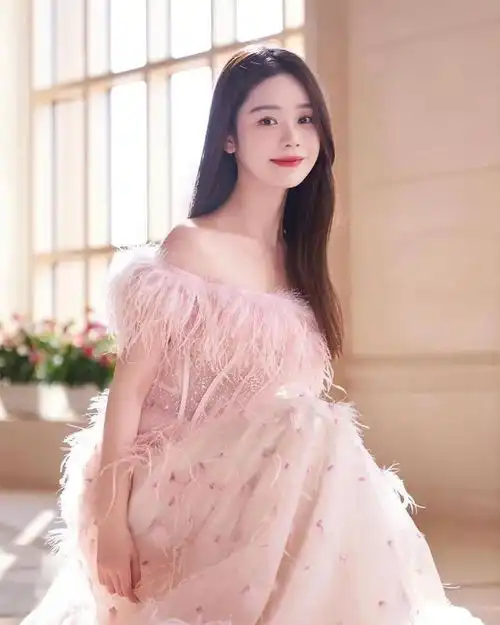 高挑气质美女个性写真图集
