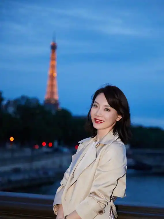 在穿衣显高级方面我只服陈数瞧她的大衣合集,精致又大气