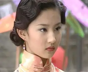 女星婴儿肥照片,与现在长开了的照片对比,你更喜欢哪一个