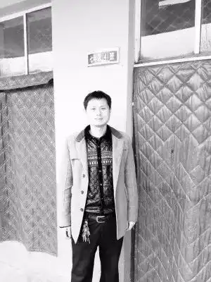邯郸一11岁男孩不慎掉进冰窟,还好这名老师路过