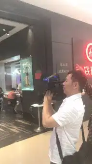 搞事情搞事情昨晚美女主播吃货团横扫三盛国际广场,更多直播精彩快戳进来扬州吃货