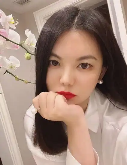 李湘王岳伦为女儿庆生,12岁王诗龄气质出众,和妈妈越来越像