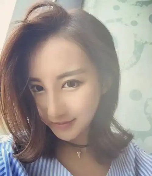 清爽迷人小美女最美不过桃花眼