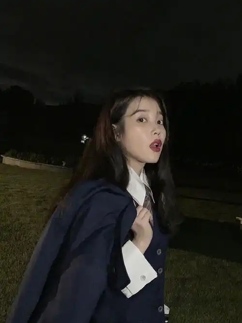 女星身高只有162cm,大胆挑战大衣造型,小个子也有女王范