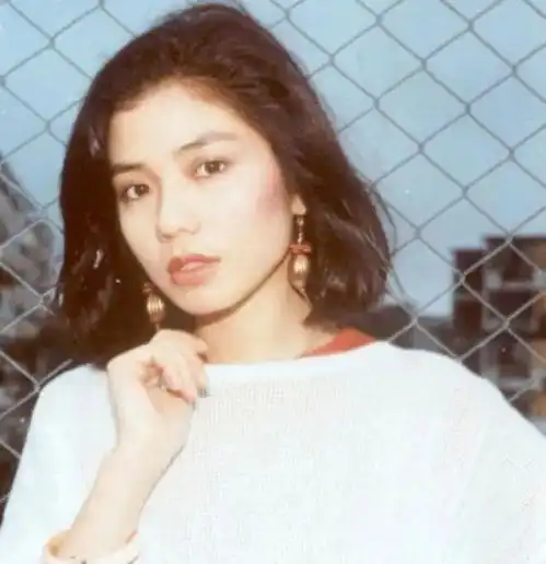 香港第一美人钟楚红近况曝光丈夫去世16年,63岁无儿无女,曾经的一代女神,如今活成了这样...