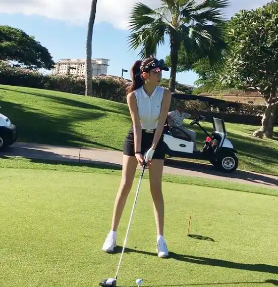 妻子身材也很狂马东锡将于5月举办婚礼,网友笑称一个反差萌