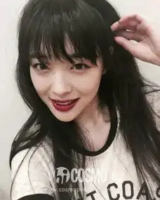 承包万千少女头像的崔雪莉开微博了
