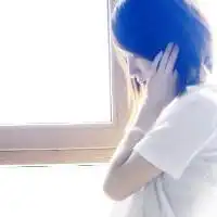 谁能介绍几张女生悲伤头像,静态的,好看点的,外带几个悲伤的女生网名