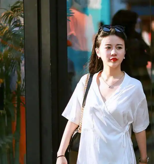 街头美女怎么拥有公主气睡衣穿搭展现个性,秀出另类时尚