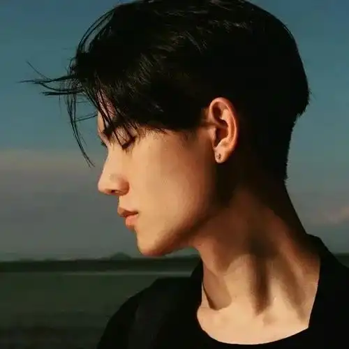 很养眼的真人男生头像
