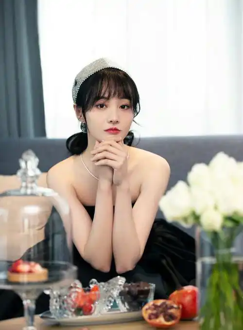郑爽不当小仙女真的好美换小黑裙瞬间长大变成熟,彻底爆相