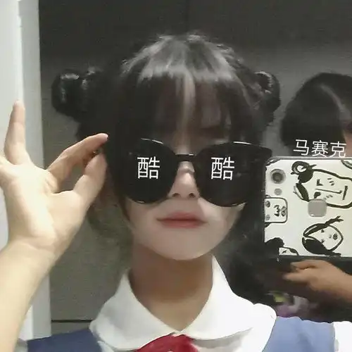 杨幂lisa的渣女站姿火了腰和屁股凹成90度,绝了