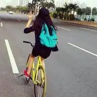 女生头像霸气背影带书包社会