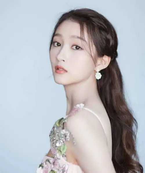 最美21岁女星,关晓彤末位,徐娇no.2,no.1倾国倾城张雪