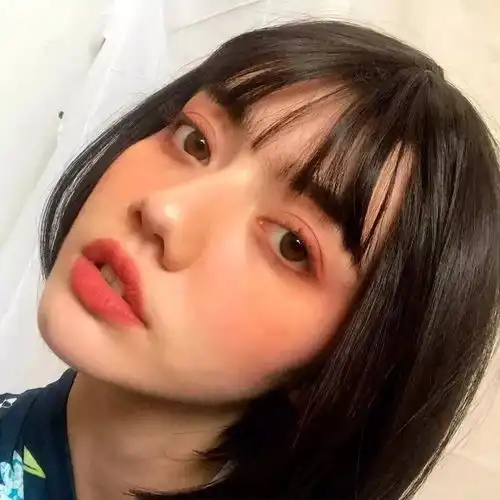 头像丨世界很大,孤独很满