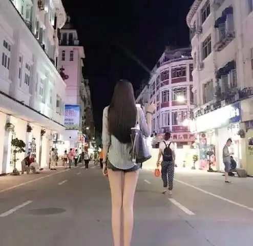 妹子,你这身材真是厉害了,大长腿配恨天高,模特和你比就是渣啊