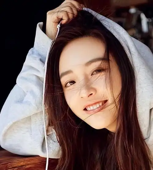 离婚2年,吴倩一个人赚钱养女儿节俭,一顿饭花307元吃剩的还打包