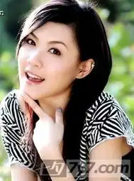 办公室女性面对电脑辐射斑怎么办