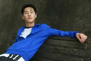 李振忧郁型男街拍曝光闷热夏日平添清凉一抹8615949