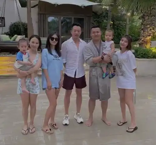 与大s离婚后,汪小菲另结新欢带美女三亚游玩偶遇者还原真相