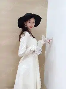 今天穿的非常少女,就为了去充满了少女心的这个地方喝...紧致提升悦美整形