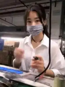 最美打工妹自曝没人追,网友不信,当她摘下口罩后瞬间傻眼