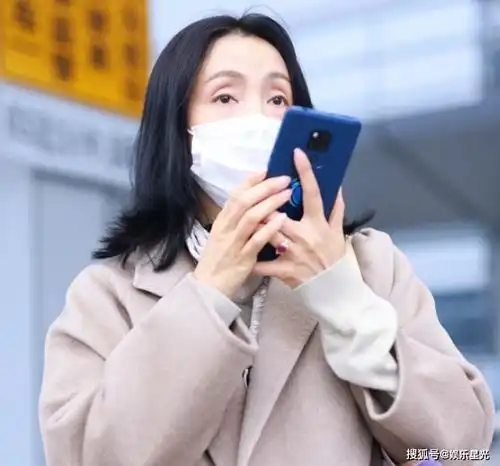 陶洪的12岁的女儿最近的照片,身高赶上妈,太多调侃是一种自然的喜剧演员徐小宝
