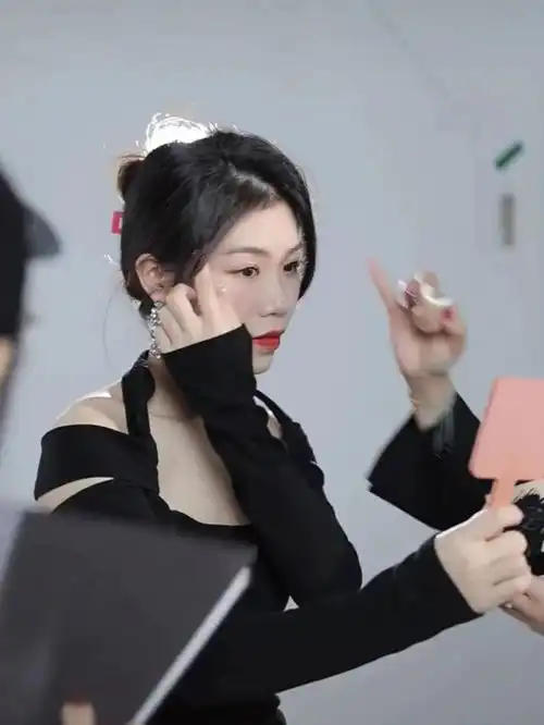 今年妇女节,我只想聊她俩