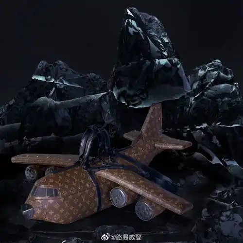 扫屏二月的包包,lvcoach竟然一眼就能把人看困
