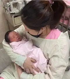 知名女歌手刚平安产子便检查出癌症复发扩散,妈妈痛哭我好难