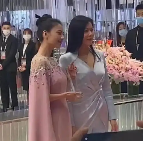 原创赵又廷娶了什么宝贝,41岁高圆圆无修照曝光,窈窕身材完美凸显宛如少女